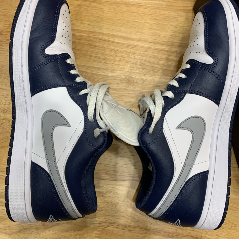 Nike Air Jordan 1 Low
White/Wolf Grey/Midnight Navy - Picture 4 of 11